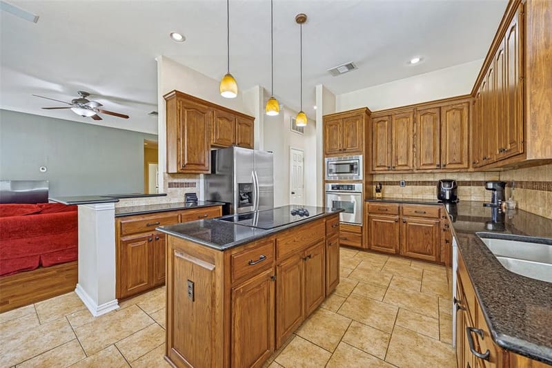 821 Shorewood Drive, Coppell TX 75019 - Photo 7
