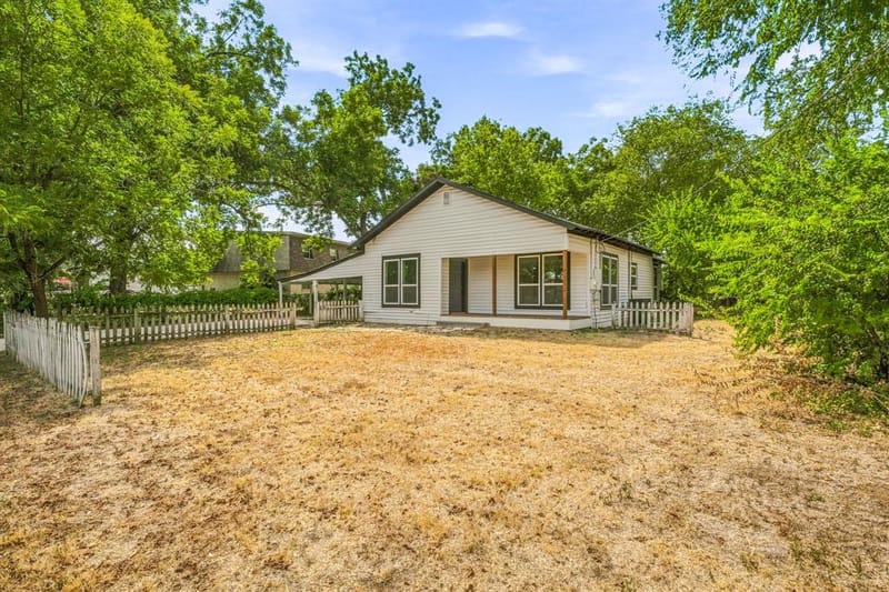 403 N Gaither Street, Glen Rose TX 76043 - Photo 3