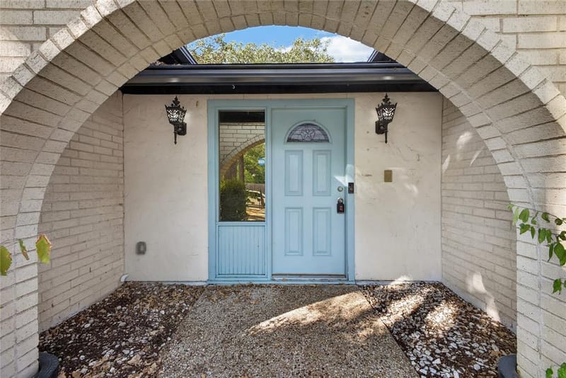 908 Chestnut Drive, Arlington TX 76012 - Photo 2
