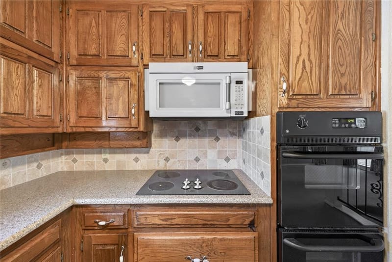 908 Chestnut Drive, Arlington TX 76012 - Photo 9
