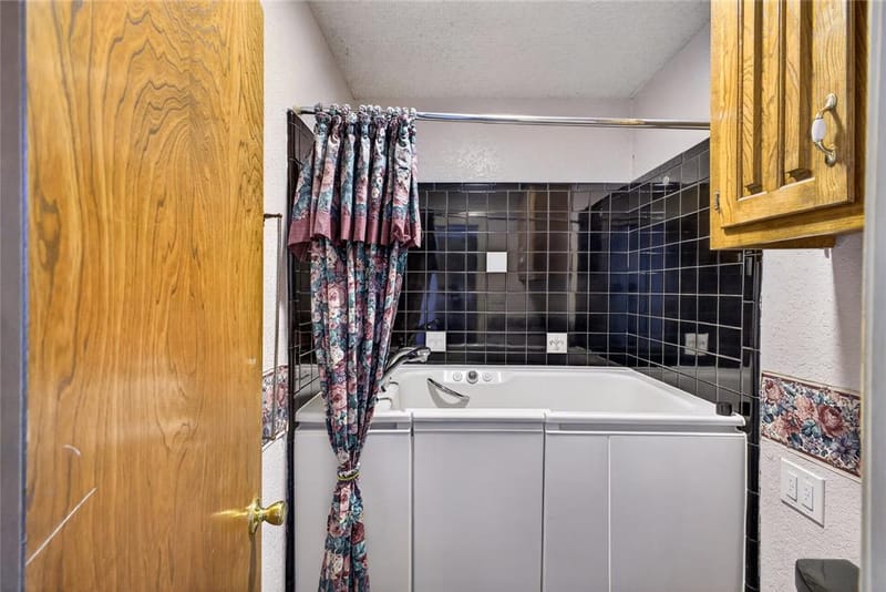 908 Chestnut Drive, Arlington TX 76012 - Photo 24