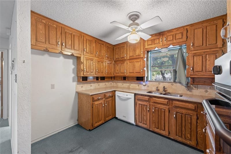 908 Chestnut Drive, Arlington TX 76012 - Photo 11