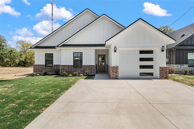 300 Johnson Street, McGregor TX 76657