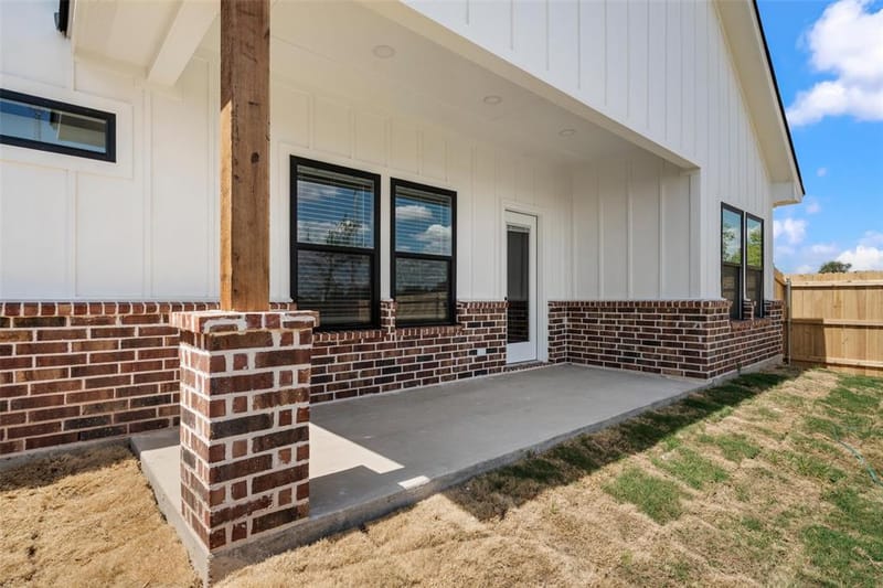 300 Johnson Street, McGregor TX 76657 - Photo 14