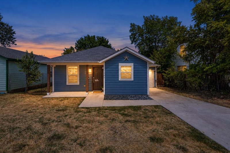 1005 E Harvey Avenue, Fort Worth TX 76104
