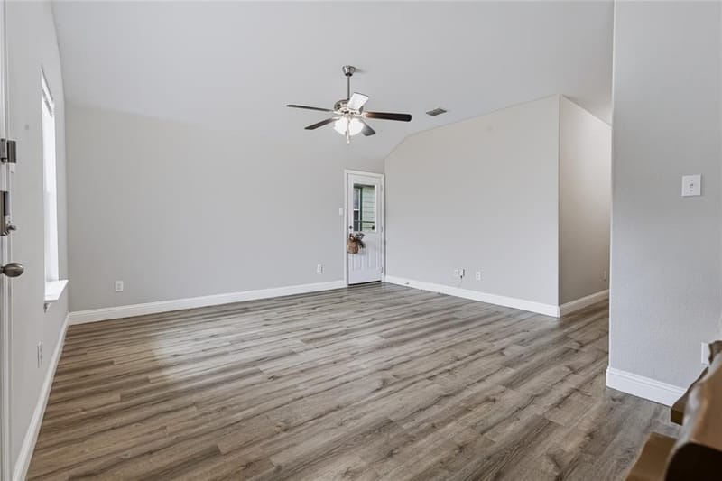 1005 E Harvey Avenue, Fort Worth TX 76104 - Photo 9