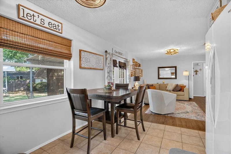 209 S Scott Street, Burleson TX 76028 - Photo 6