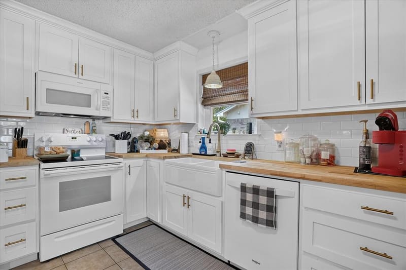 209 S Scott Street, Burleson TX 76028 - Photo 7