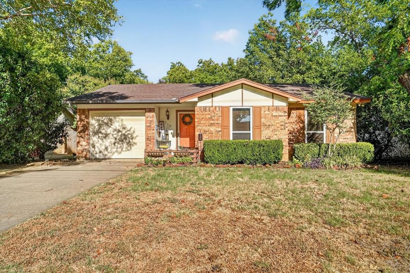 209 S Scott Street, Burleson TX 76028