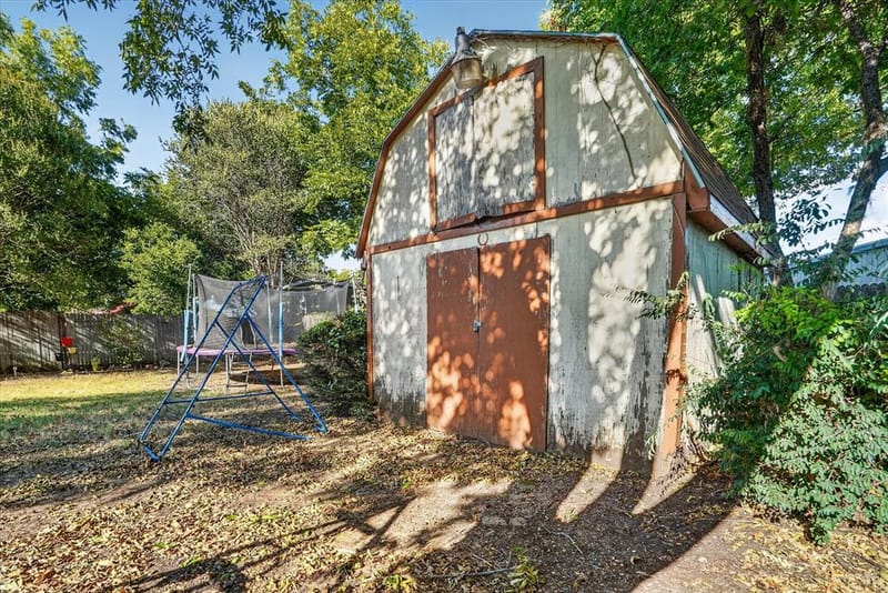 209 S Scott Street, Burleson TX 76028 - Photo 20