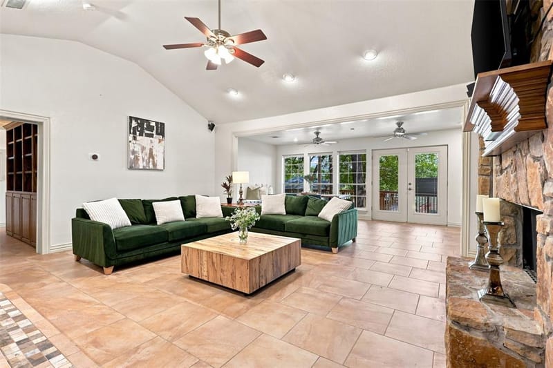 284 Shoreline Drive N, Azle TX 76020 - Photo 10