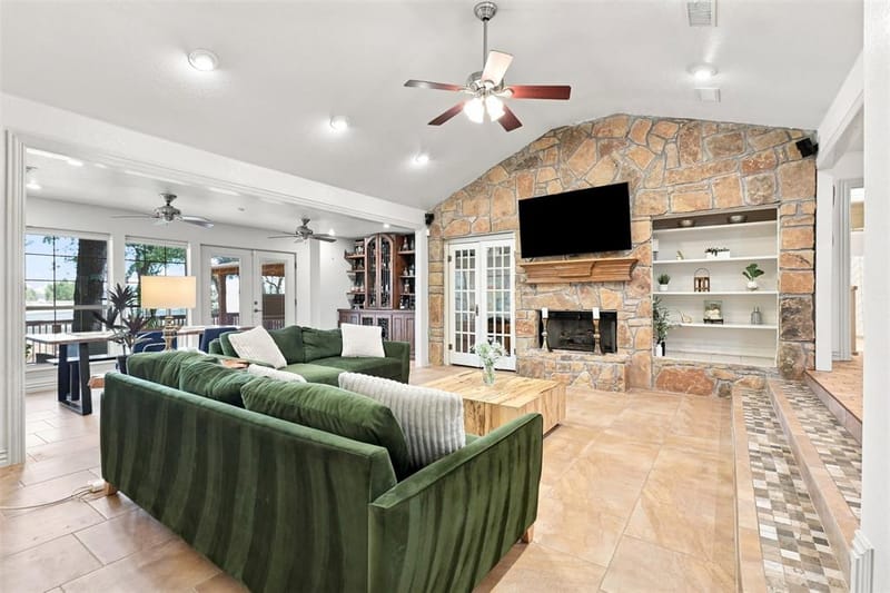 284 Shoreline Drive N, Azle TX 76020 - Photo 11