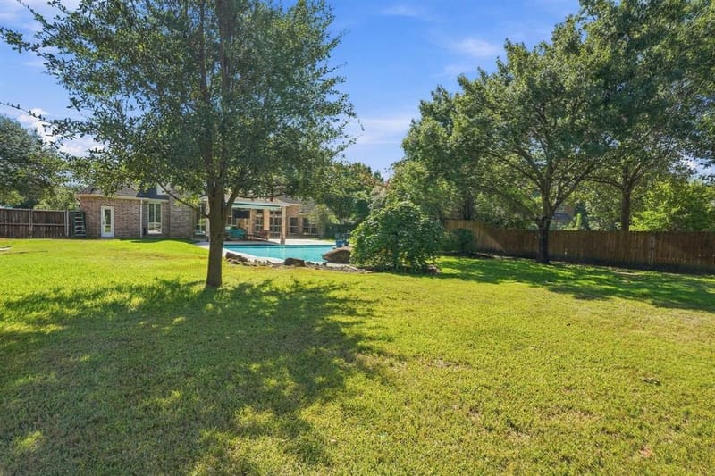 402 Southridge Lakes Parkway, Southlake TX 76092 - Photo 33