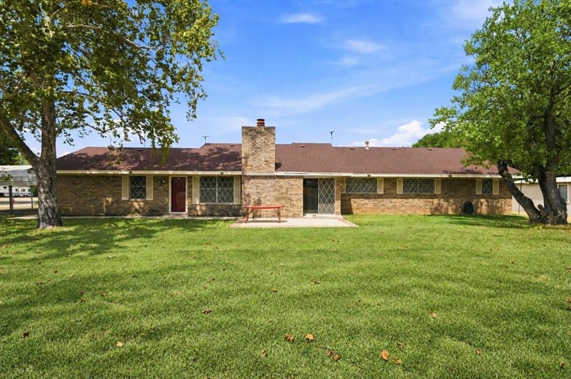 101 W Avenue G, Valley Mills TX 76689 - Photo 25
