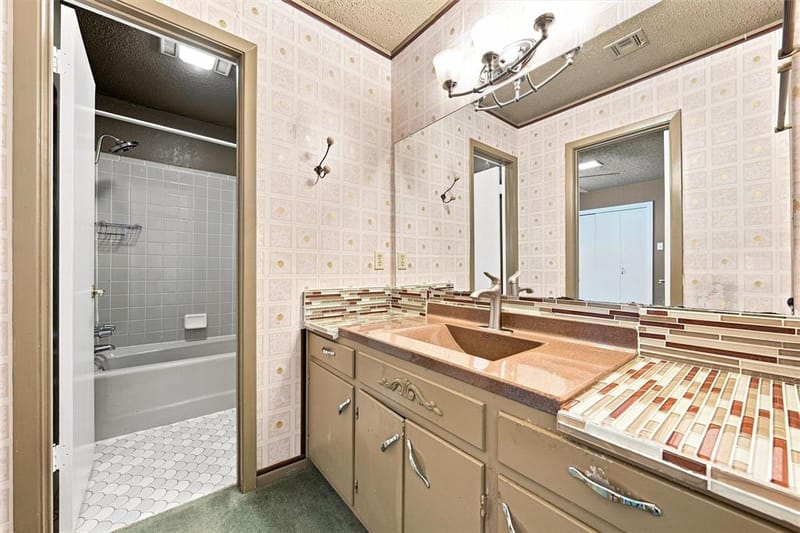 101 W Avenue G, Valley Mills TX 76689 - Photo 21