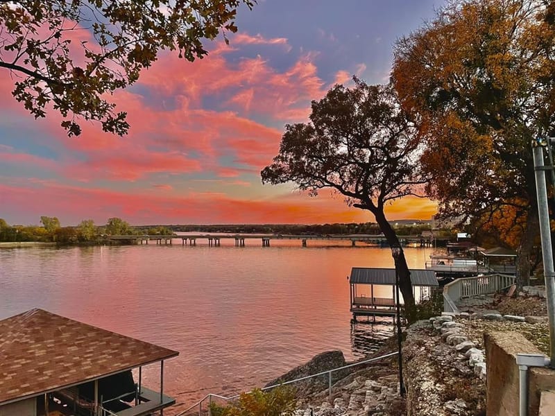 400 W Atchley Drive, Granbury TX 76048