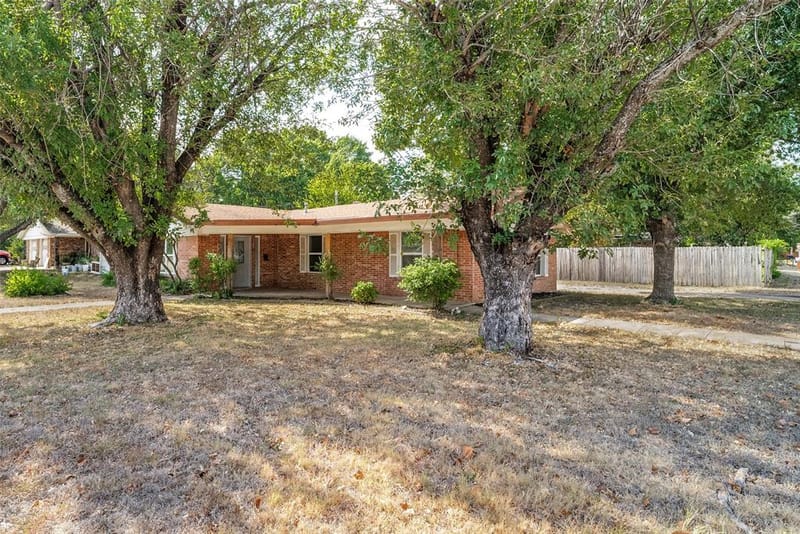 402 Myers Avenue, Cleburne TX 76033