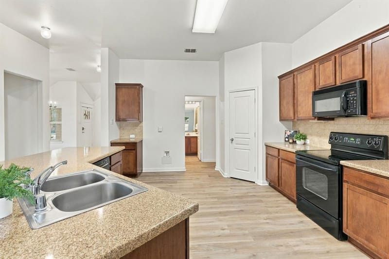 7600 Val Verde Drive, McKinney TX 75071 - Photo 10