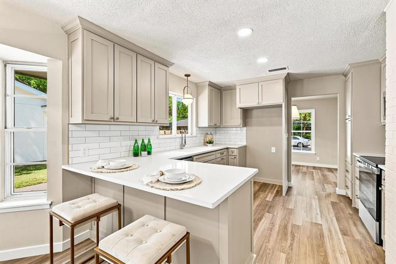 305 Brookview Drive, Hurst TX 76054