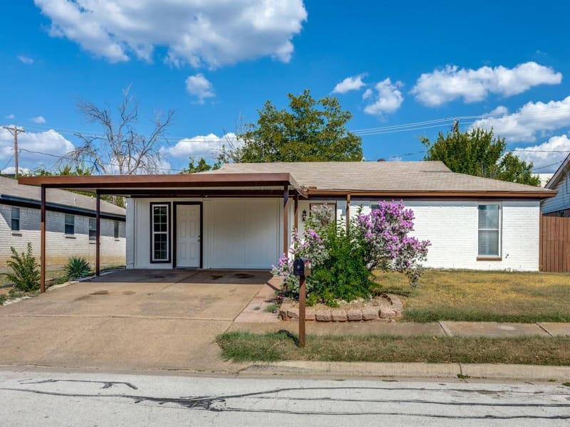 6924 Richardson Drive, Watauga TX 76148