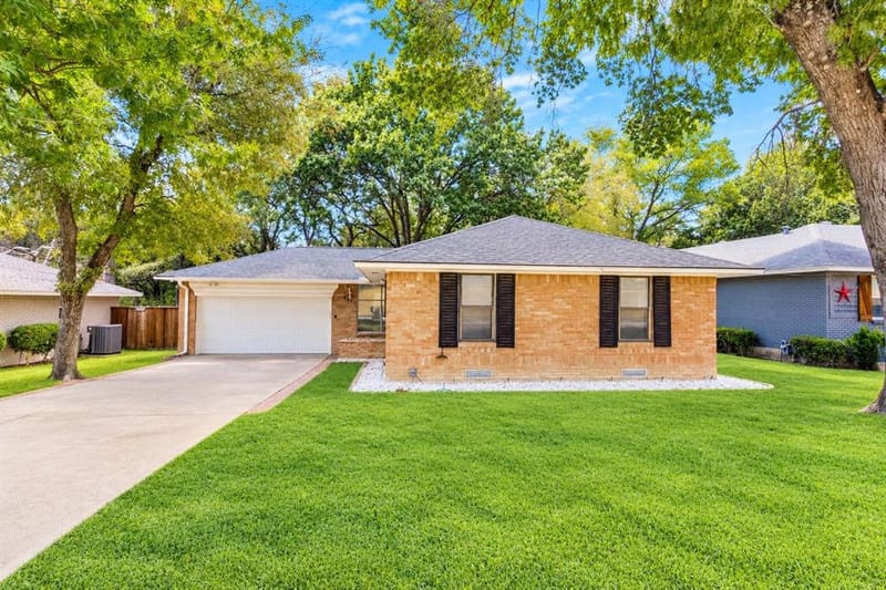 8059 Claremont Drive, Dallas TX 75228 - Photo 2