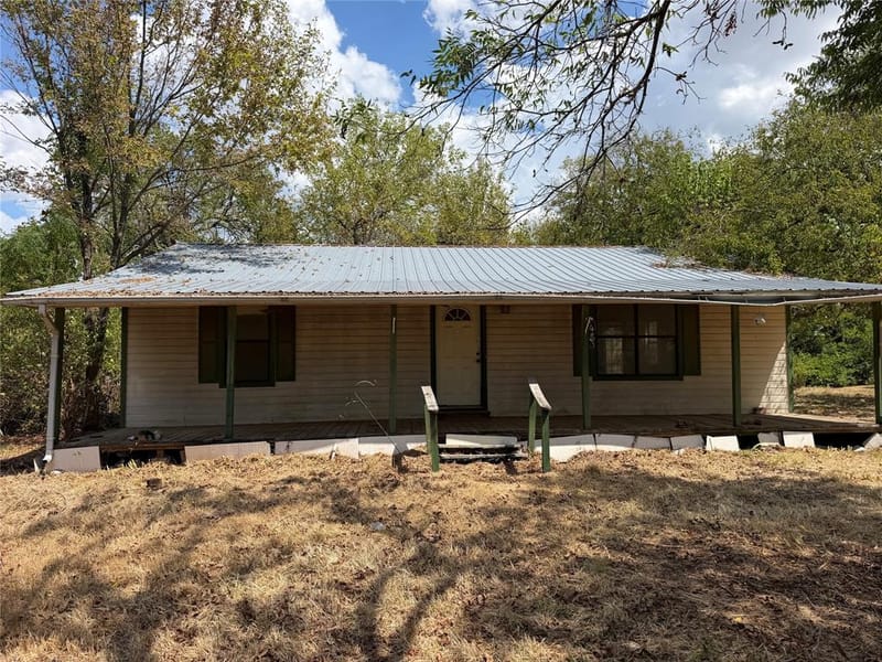 370 Locust Street, Point TX 75472