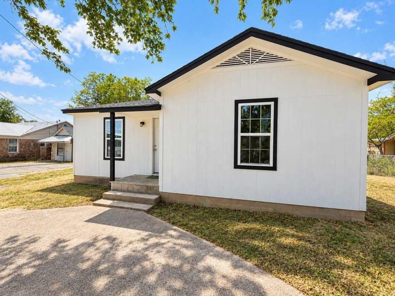 1115 W Main Street, Gatesville TX 76528 - Photo 2