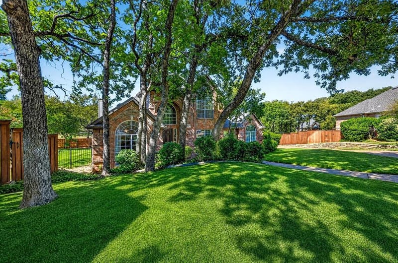 2830 Woodhollow Court, Highland Village TX 75077 - Photo 2
