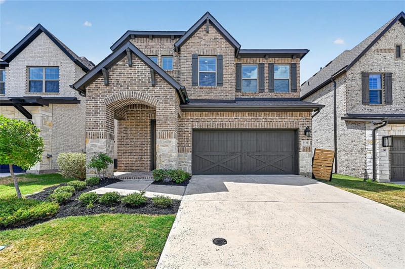 2552 Four Roses Drive, Lewisville TX 75056 - Photo 2