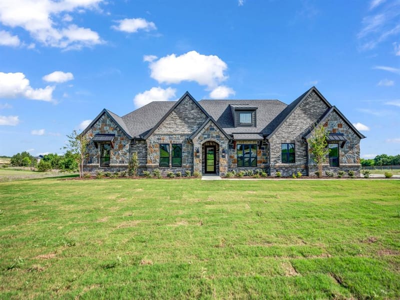 614 Hondo Crossing, Weatherford TX 76087 - Photo 2