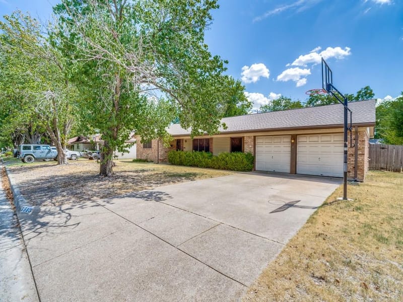 3513 Wren Avenue, Fort Worth TX 76133 - Photo 2