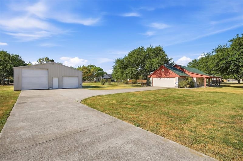 212 Bobby Sam Court, Collinsville TX 76233 - Photo 3