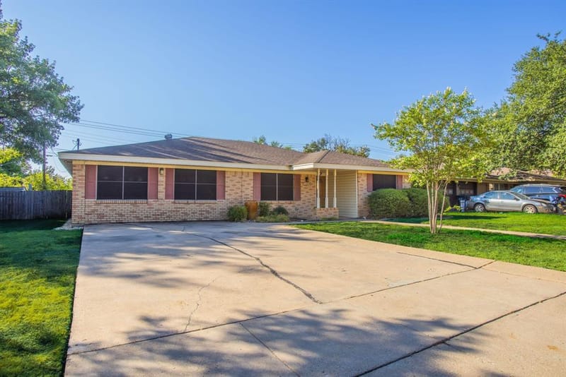 5406 Hawthorne Drive, Waco TX 76710 - Photo 3
