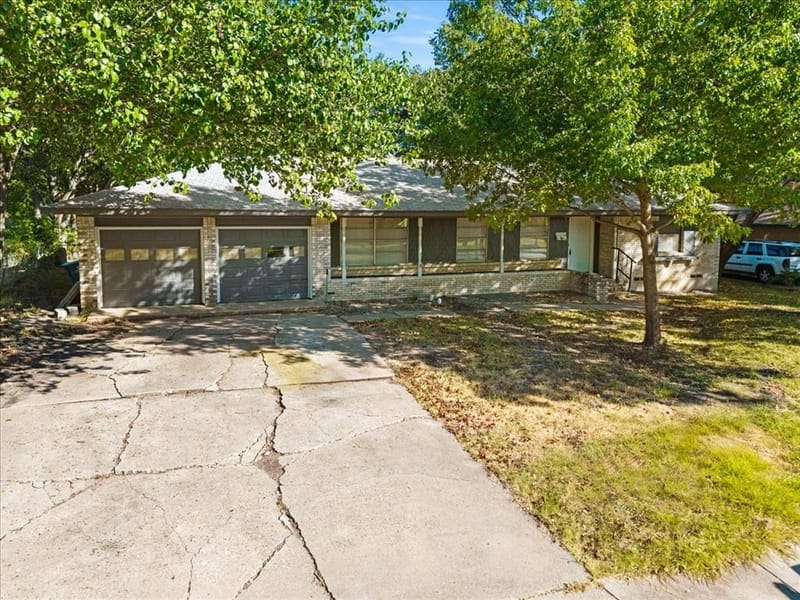 305 Valleyglen Drive, DeSoto TX 75115 - Photo 6