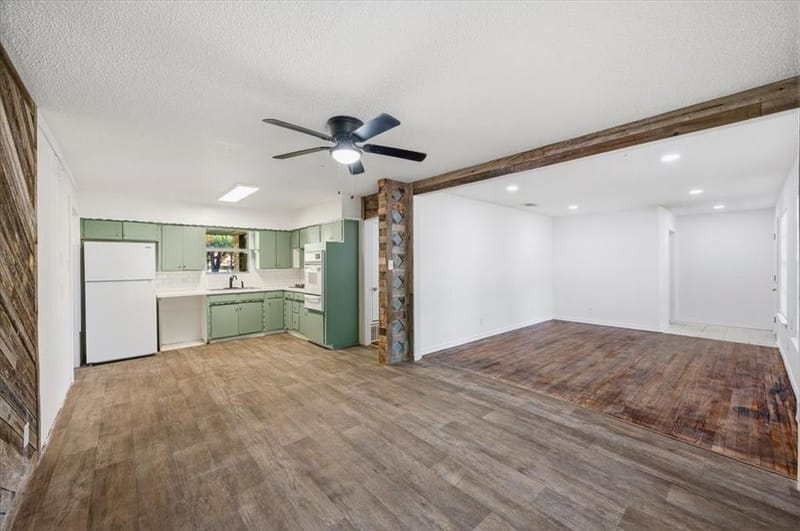 305 Valleyglen Drive, DeSoto TX 75115 - Photo 13