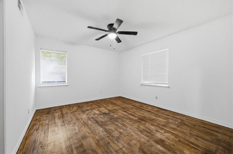 305 Valleyglen Drive, DeSoto TX 75115 - Photo 17