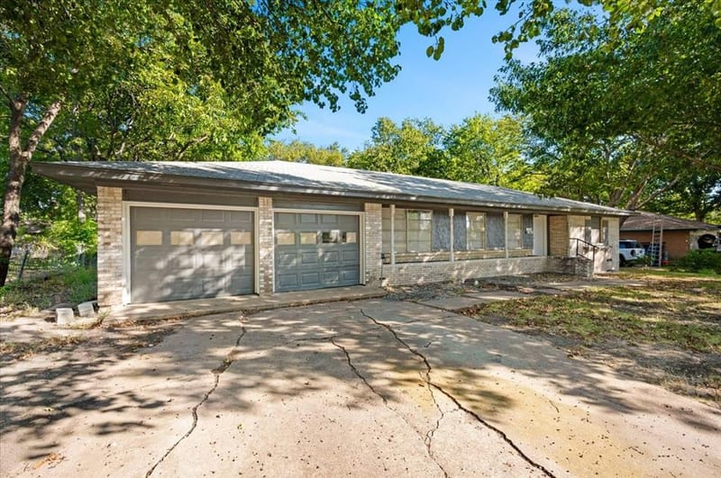 305 Valleyglen Drive, DeSoto TX 75115 - Photo 3