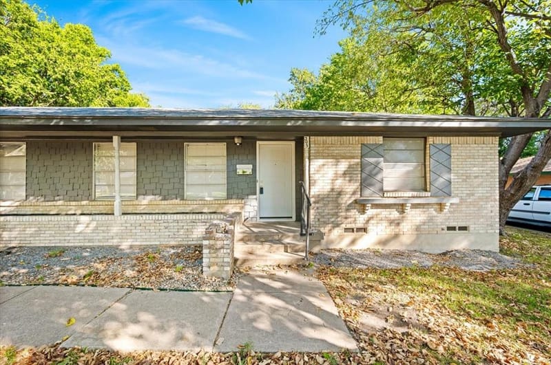 305 Valleyglen Drive, DeSoto TX 75115 - Photo 5