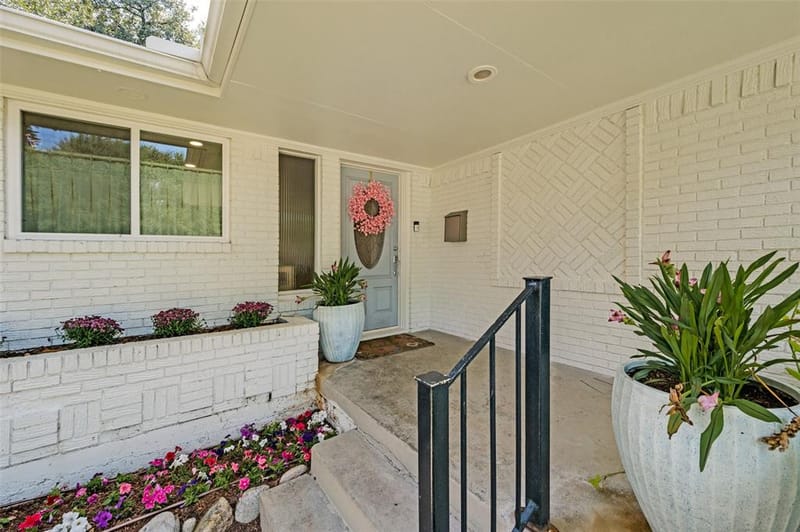 7528 Wentwood Drive, Dallas TX 75225 - Photo 2
