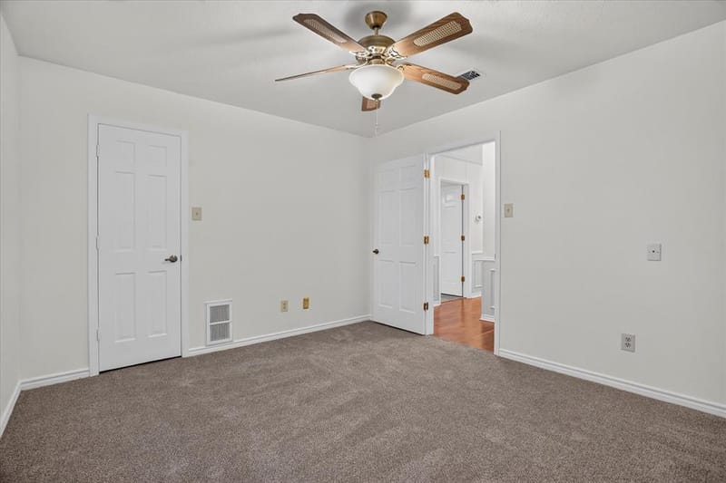 2201 Adams Drive, Arlington TX 76011 - Photo 23