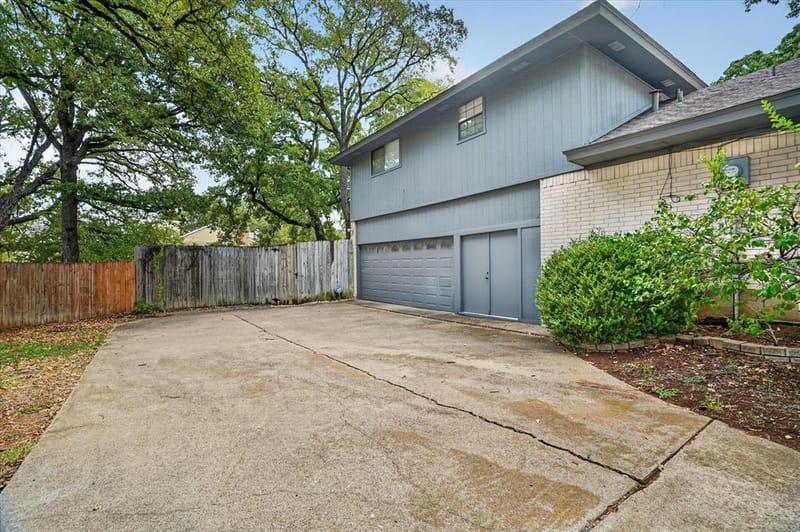 2201 Adams Drive, Arlington TX 76011 - Photo 3