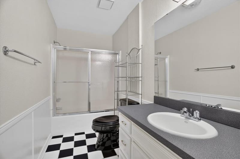 2201 Adams Drive, Arlington TX 76011 - Photo 33