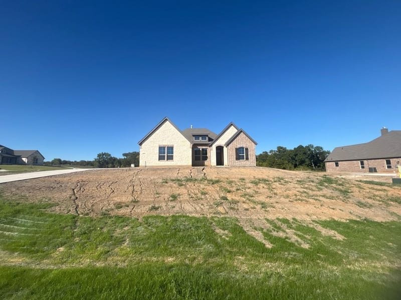 700 Deer Dale Court, Van Alstyne TX 75495