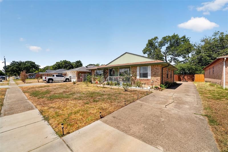 8827 Barclay Street, Dallas TX 75227 - Photo 6