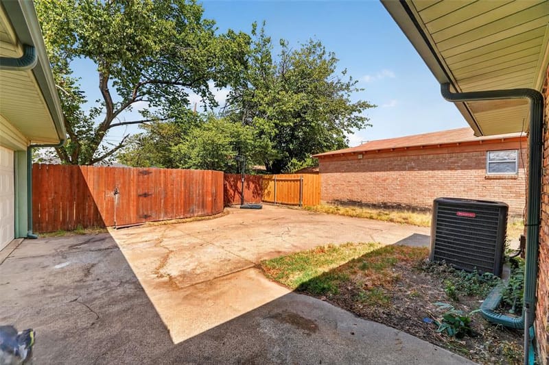 8827 Barclay Street, Dallas TX 75227 - Photo 28