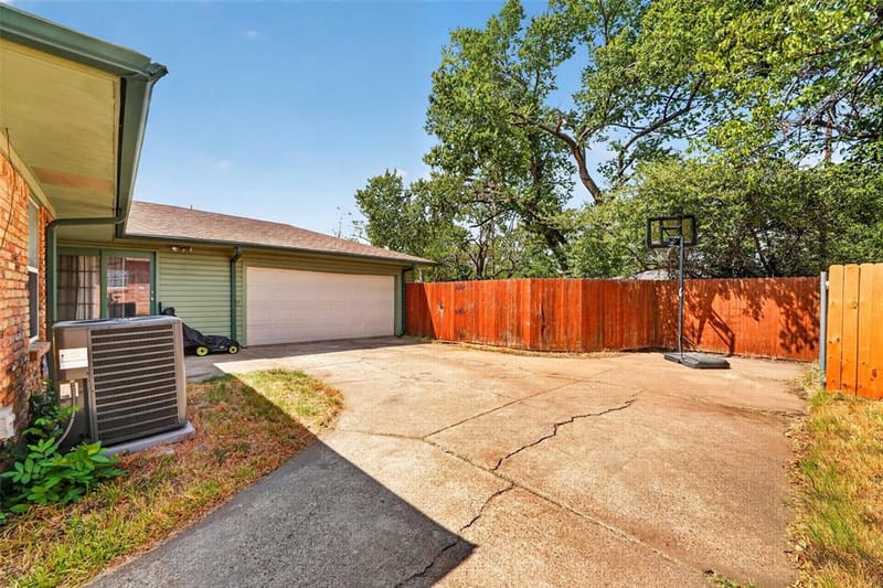 8827 Barclay Street, Dallas TX 75227 - Photo 29