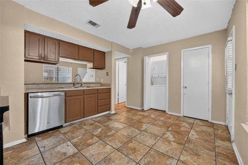 929 Hickory Street # 18, Denton TX 76201 - Photo 17
