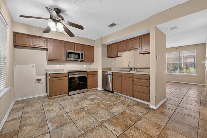 929 Hickory Street # 18, Denton TX 76201 - Photo 12