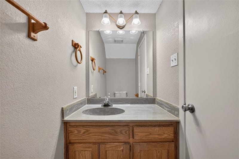 929 Hickory Street # 18, Denton TX 76201 - Photo 20