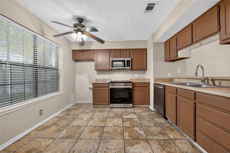 929 Hickory Street # 18, Denton TX 76201 - Photo 11
